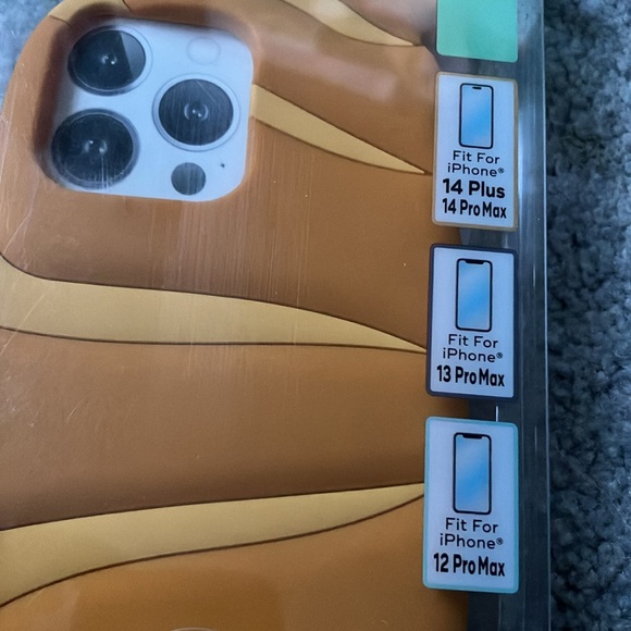 *NEW!* PrimeConnect - iPhone Croissant Case 📱 - Picture 3 of 4